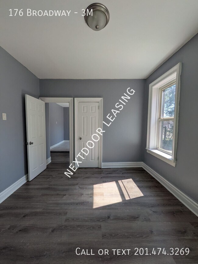 Building Photo - 176 Broadway-3M