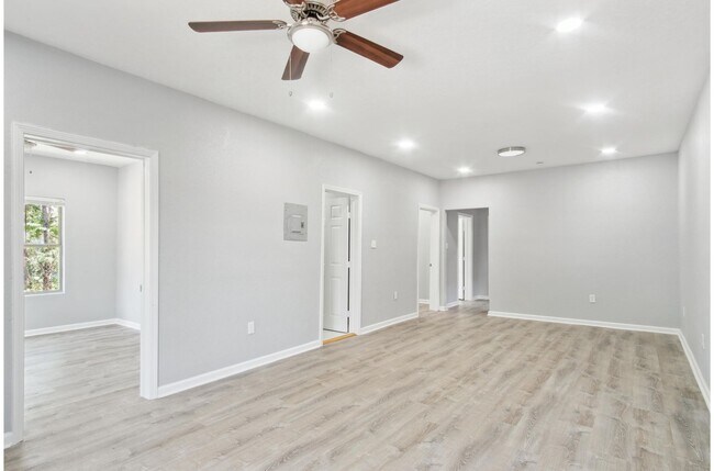 Building Photo - Charming and Modern Living Near Downtown San Antonio