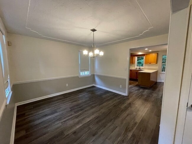 Building Photo - 24 Camelot Ct