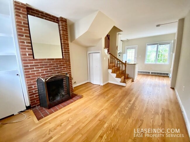 Building Photo - 3213 Cherry Hill Ln