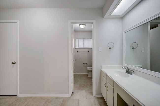 Building Photo - 11331 Rousseau Dr