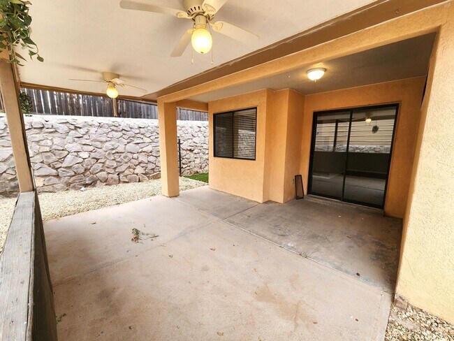 Building Photo - 3362 Highridge St