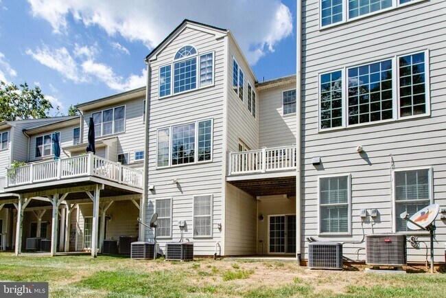 Building Photo - 2119 Split Creek Ln