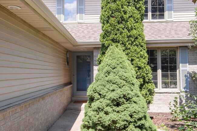 Building Photo - N58W23796 Hastings Ct