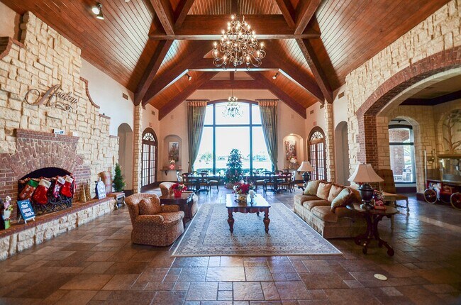 Building Photo - 5835 Stratford Gardens Dr