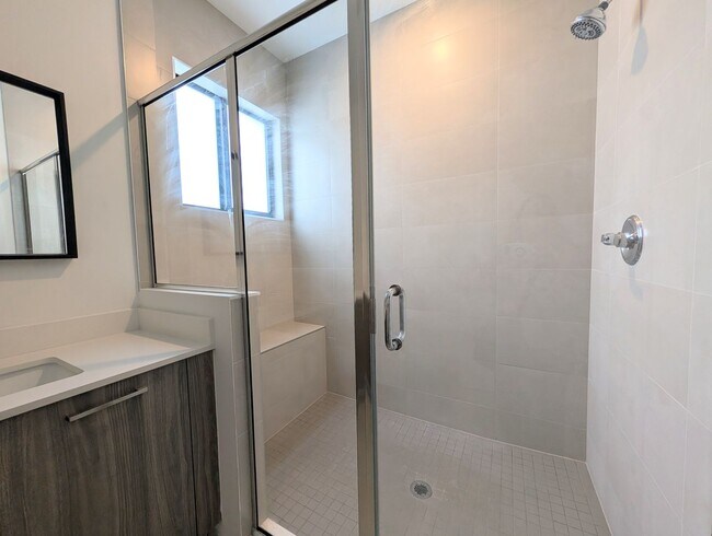 Building Photo - Spacious 3 Bedroom / 3.5 Bathroom Townhome for Rent – Miami