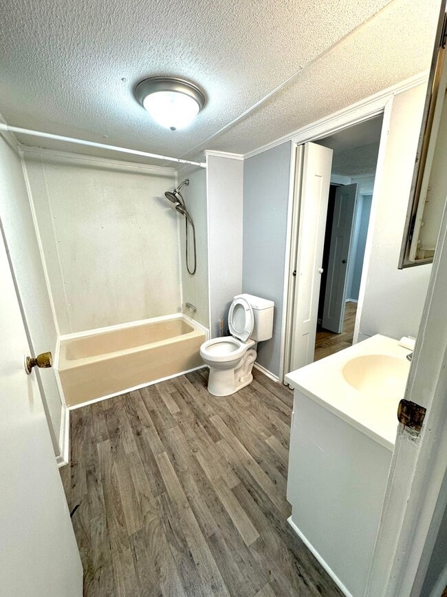 Building Photo - 2 Bedroom, 1.5 Bath Singlewide Home Located in Hampstead