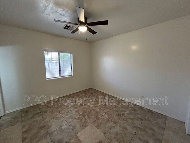 Building Photo - 15601 N Verde St