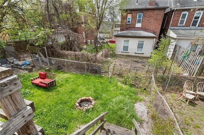 Building Photo - 354 Ophelia St