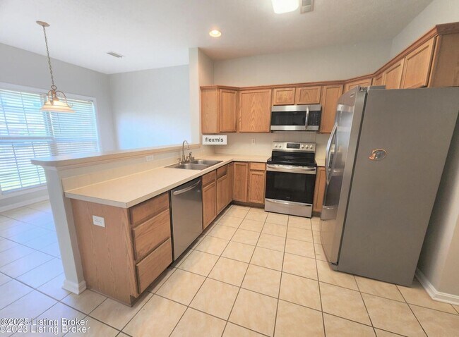 Building Photo - 7223 Meadow Ridge Dr