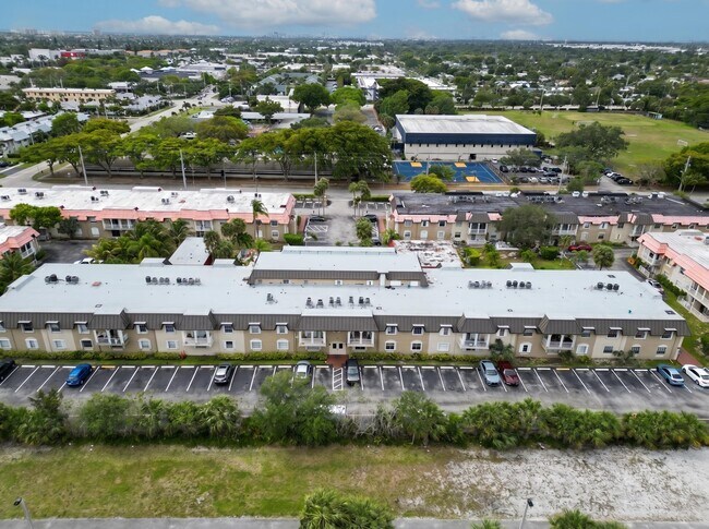 Building Photo - 495 SE 8th St