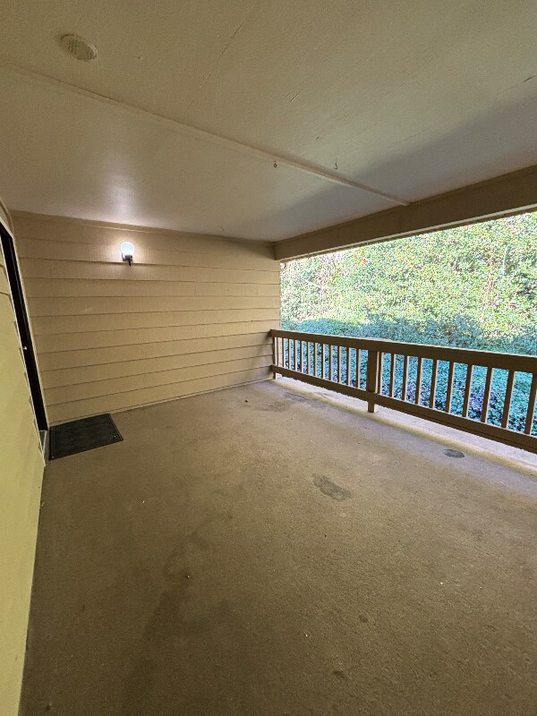 Building Photo - 1626 Kent Des Moines Rd