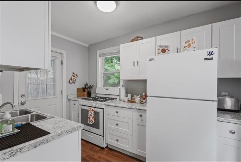 Building Photo - 1042 Lessing St