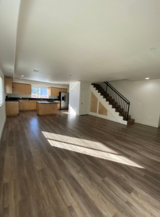 Building Photo - 11312 Huston St