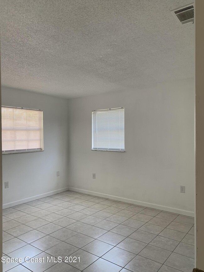 Building Photo - 741 Venus Dr