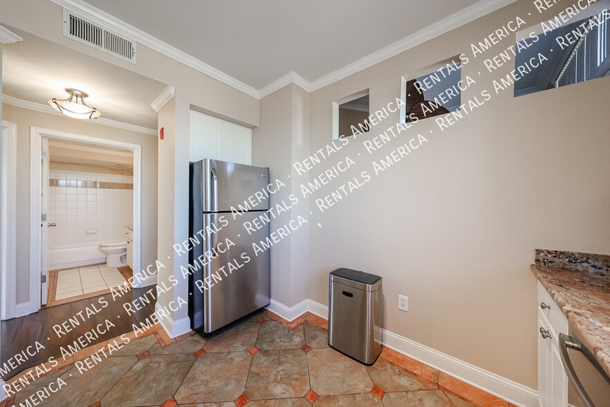 Building Photo - 1701 E Colter St