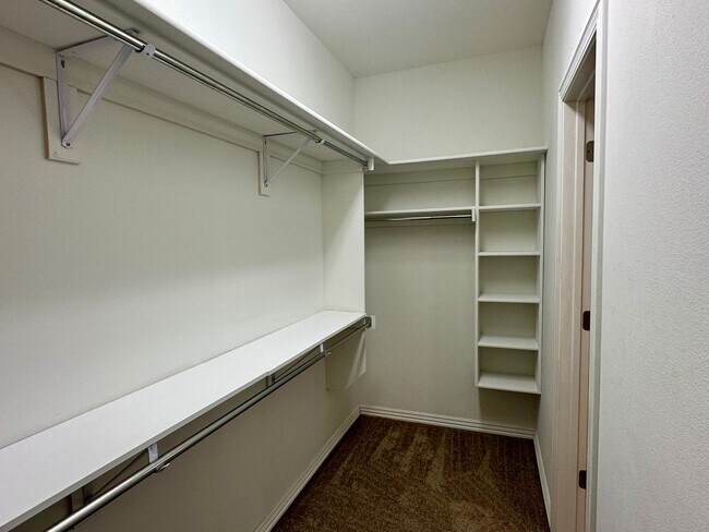 Building Photo - Spacious 3 Bedroom/2 Bathroom Chaffee Cros...