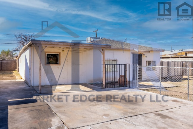 Building Photo - 3Bed/1.5Bath House at 35th/McDowell! $1199...
