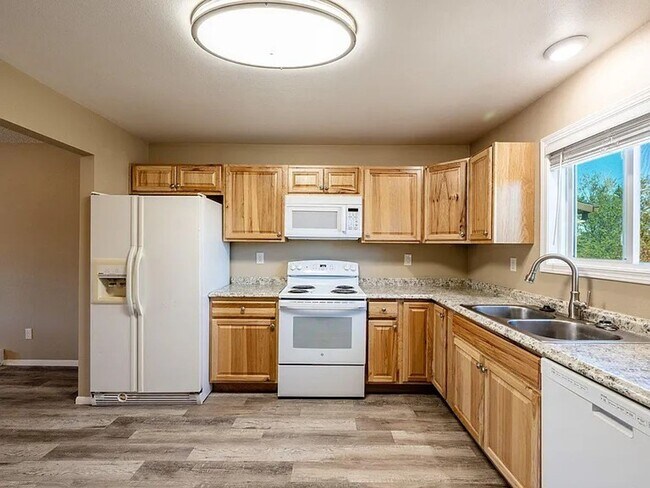 Building Photo - 4 bedroom rental in great neighborhood