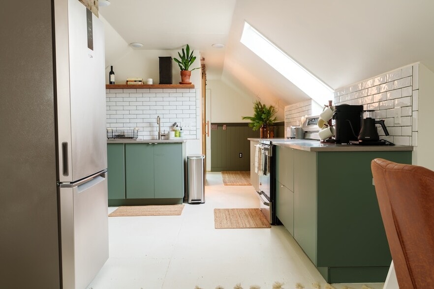 Building Photo - 824 5th St NE