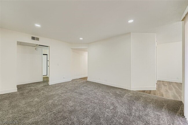 Building Photo - 3151 N Soaring Gulls Dr