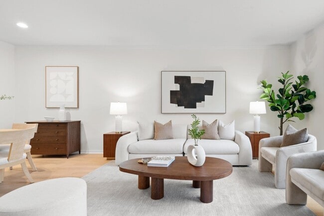 Building Photo - APARTMENT