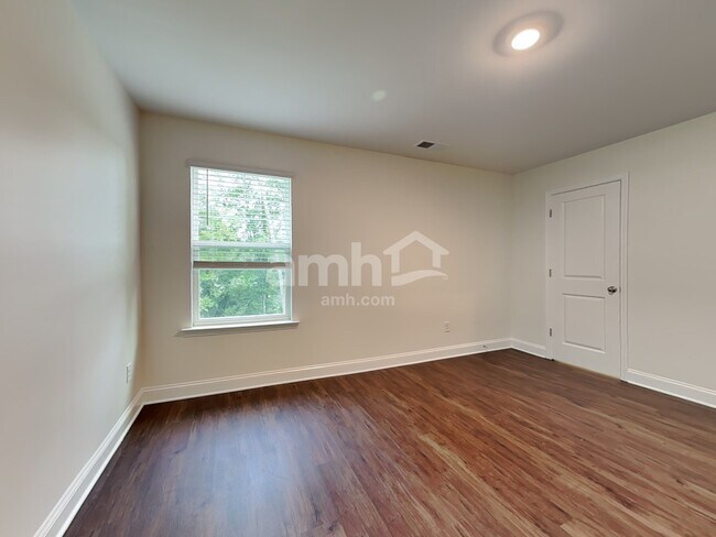 Building Photo - 605 Rivermist Dr