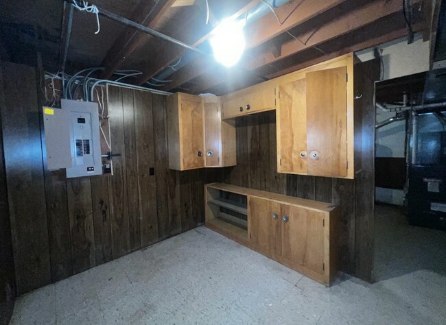 Building Photo - 7725 Tessman Dr