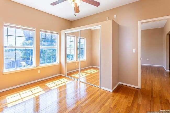 Building Photo - 611 W Ridgewood Ct