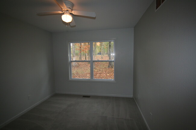 Building Photo - 3 bedroom home in Lake Ozark