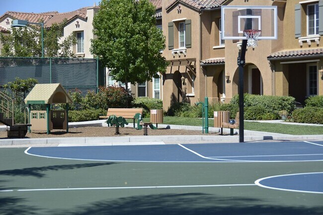 Building Photo - Spacious 3 BD, 3 BA Townhome in Airoso of Carmel Valley!