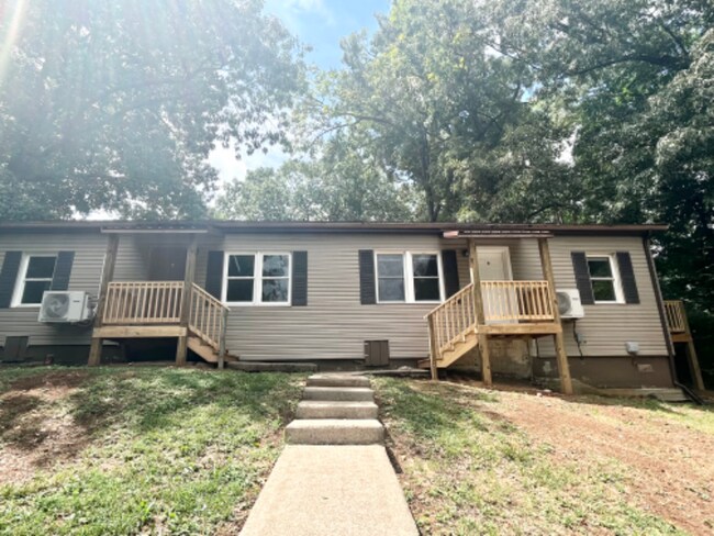 Building Photo - 1624 Golf Club Ln