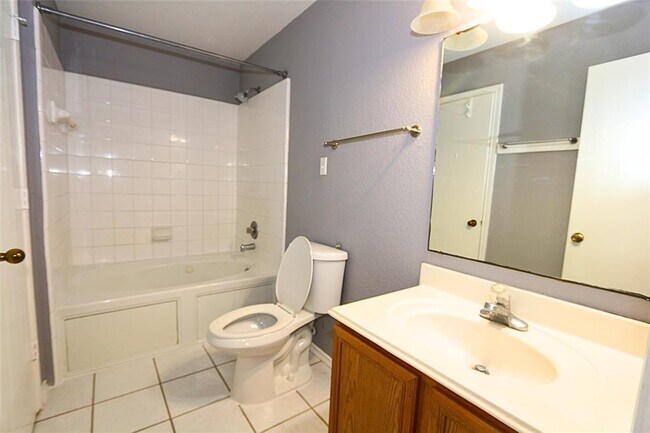 Building Photo - 3222 Jorns St