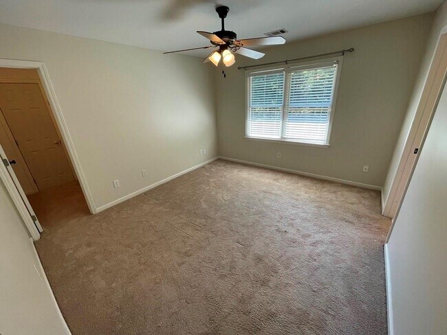 Building Photo - 510 Stonebrook Farms Dr