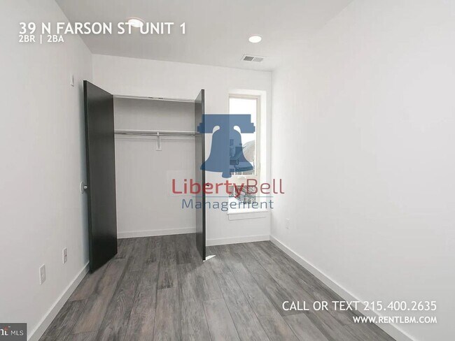 Building Photo - 39 Farson St