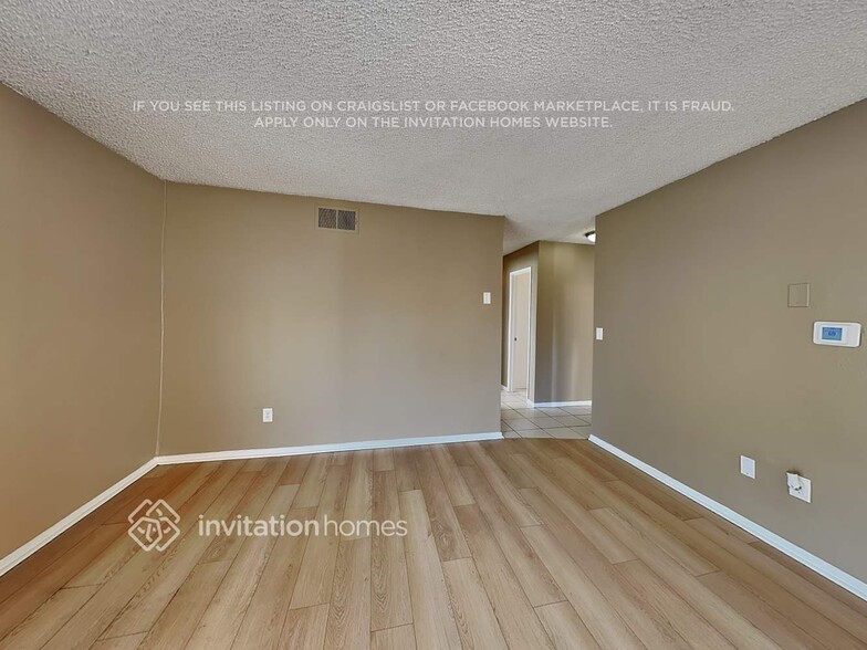 Building Photo - 10480 Hole Ave