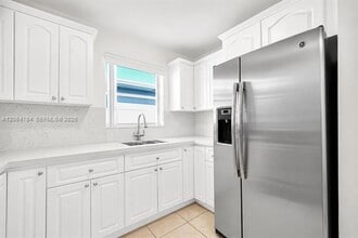 Building Photo - 3233 SW 25th St