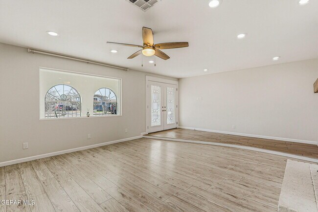 Building Photo - 5713 Creston Ave