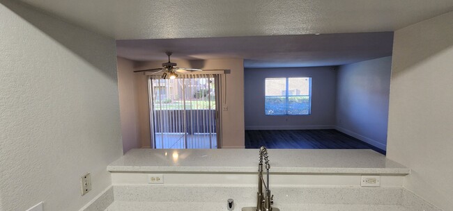 Building Photo - Silverado Ranch Condo!