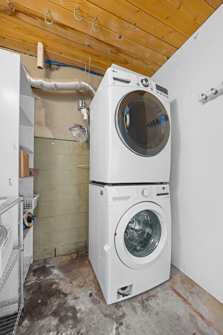 Building Photo - Updated Mid-Century Home in Picturesque Woodland Hills