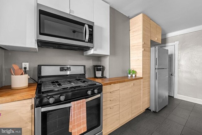 Building Photo - 223 Grundy St