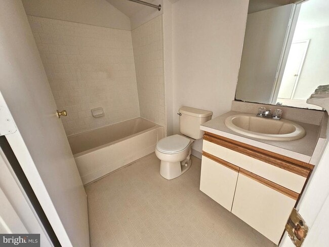 Building Photo - 38 Heatherfield Way