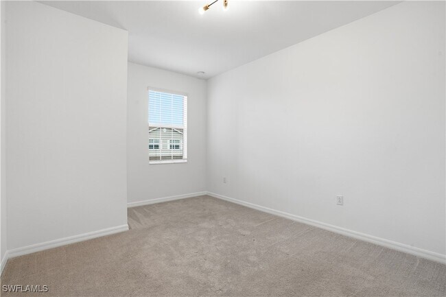 Building Photo - 2870 Blossom Wy