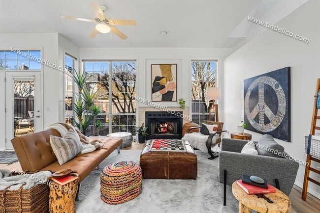 Building Photo - Elegant One-Level Lake Oswego Home with Vaulted Great Room & Garden Patio