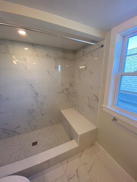 Building Photo - 41 School St