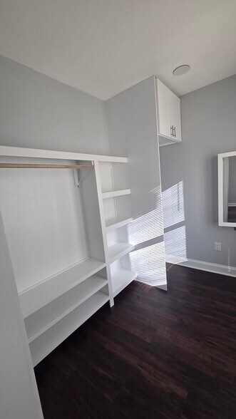 Building Photo - 272 Market St