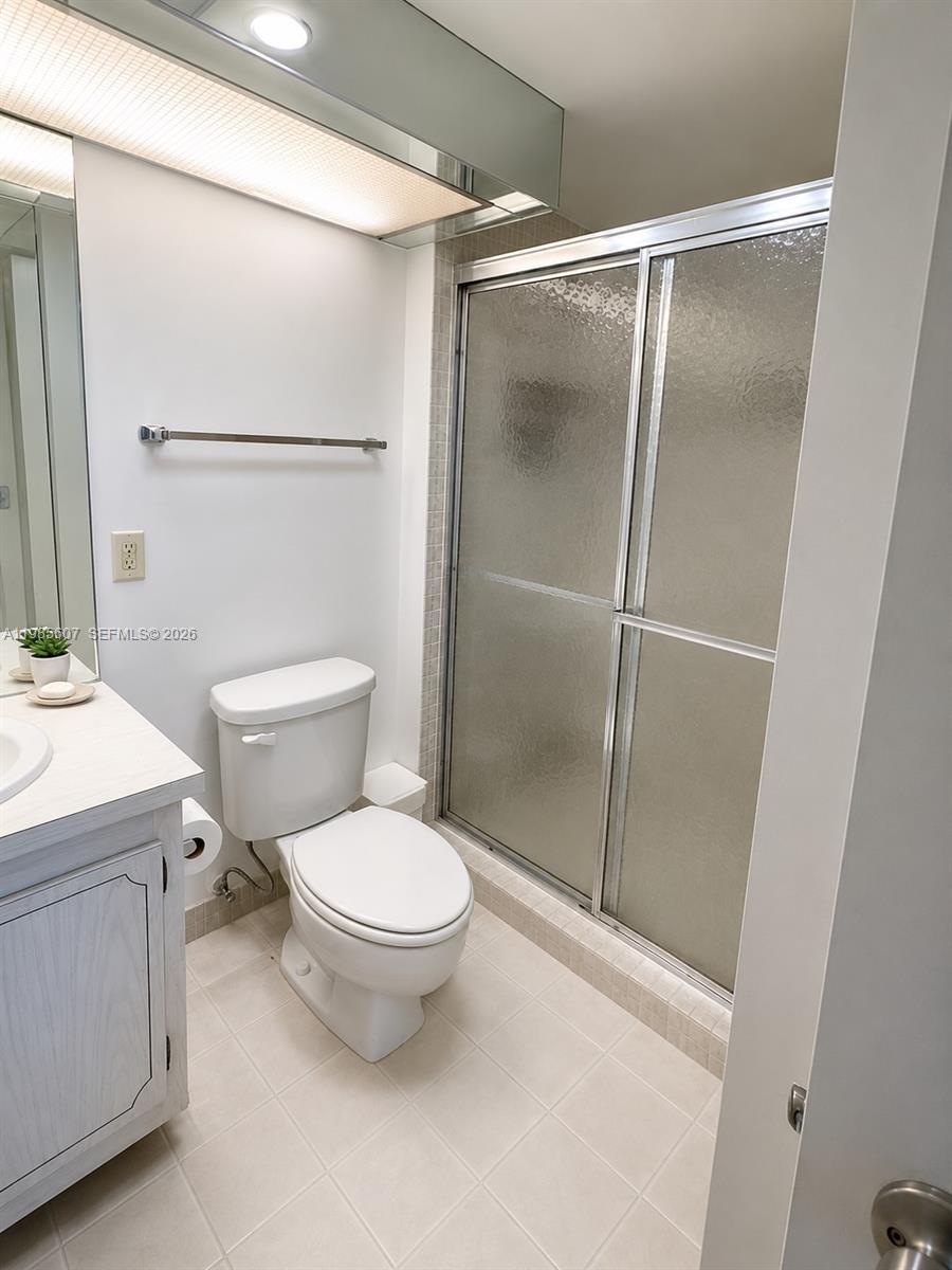 Building Photo - 3675 N Country Club Dr