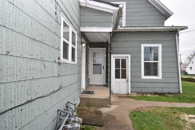 Building Photo - 434 W Lawrence St