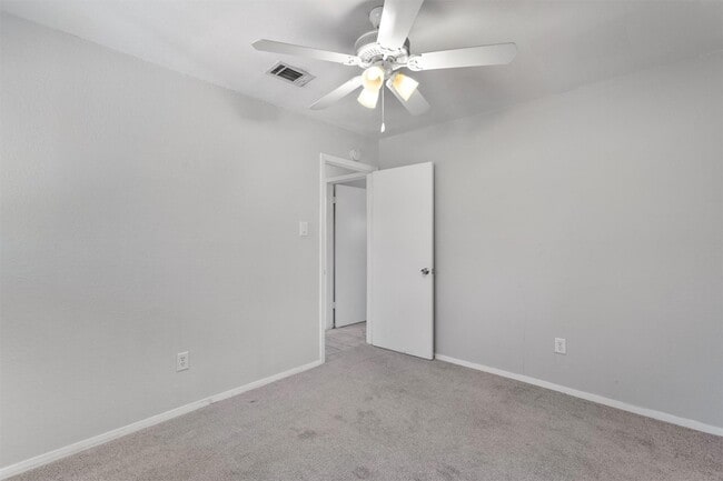 Building Photo - 9809 Meadowheath Dr