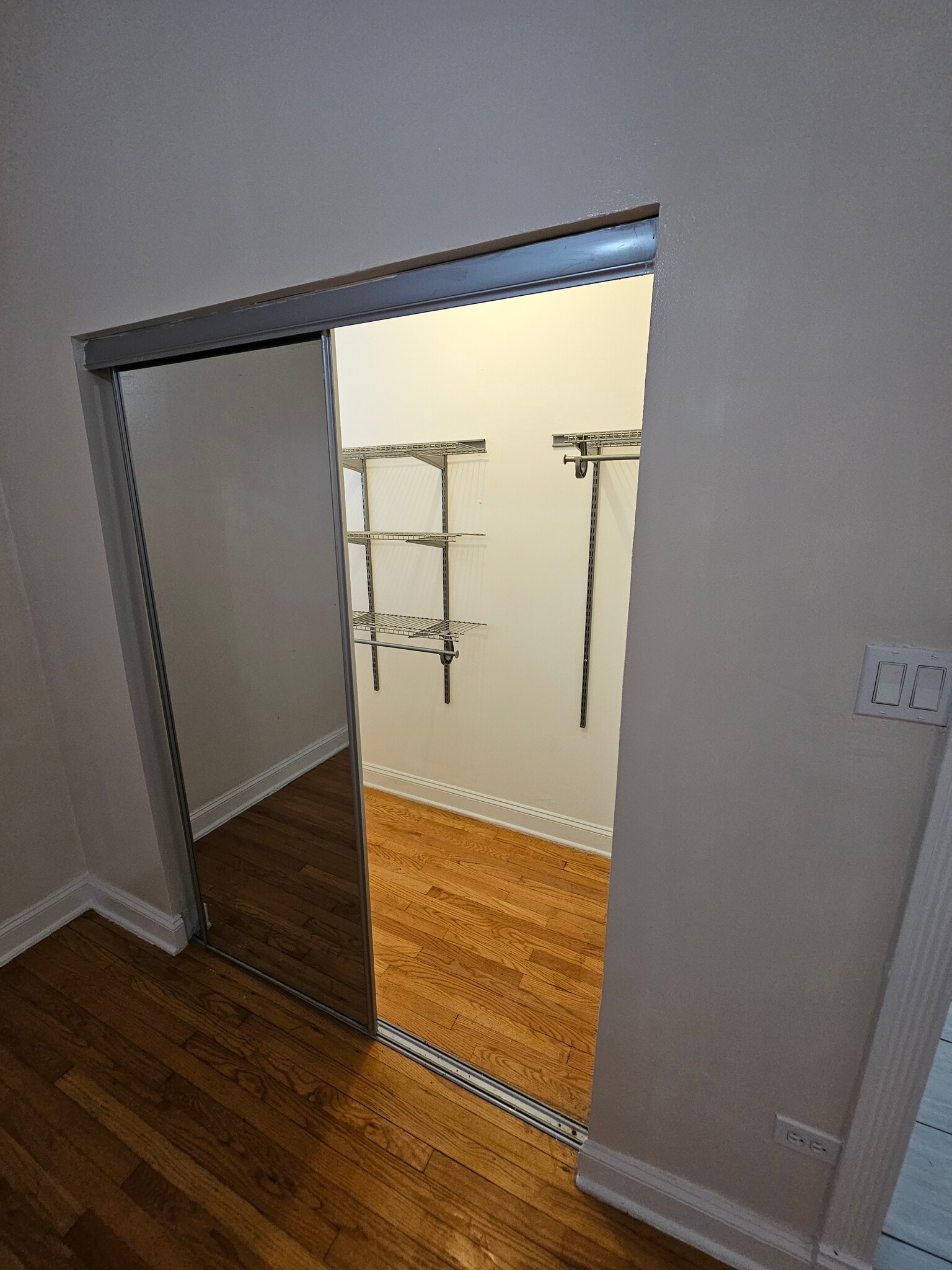 Building Photo - 719 S Central Park Ave